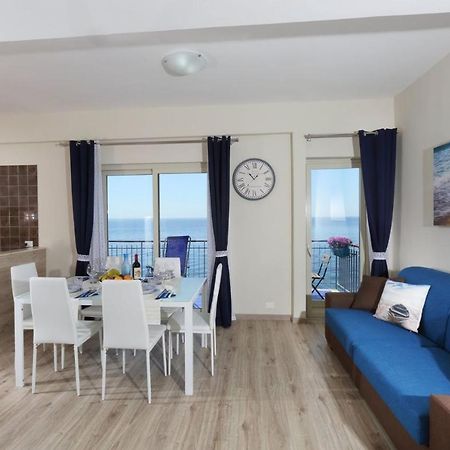 Il Cavalluccio Marino Apartment Санта Тереза ди Рива Екстериор снимка