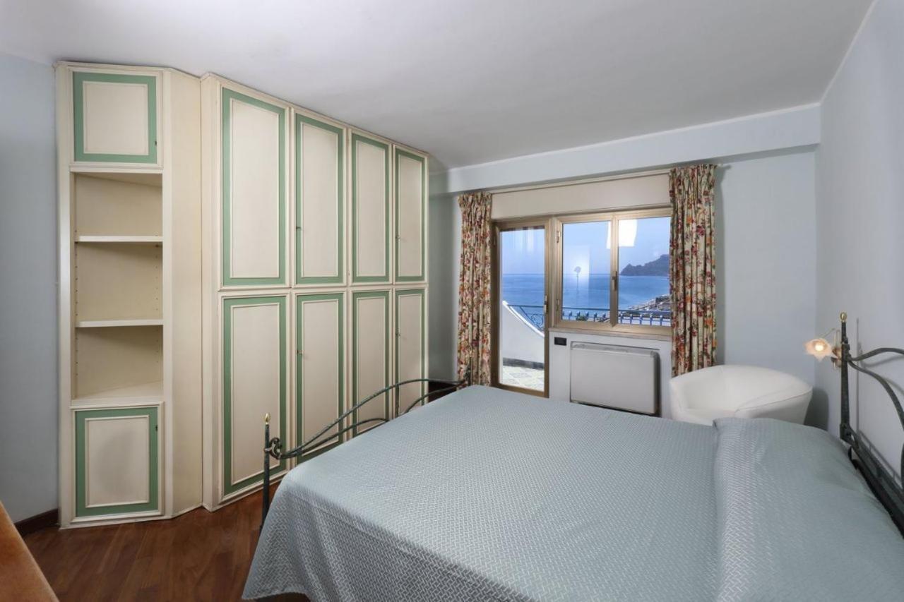 Il Cavalluccio Marino Apartment Санта Тереза ди Рива Екстериор снимка