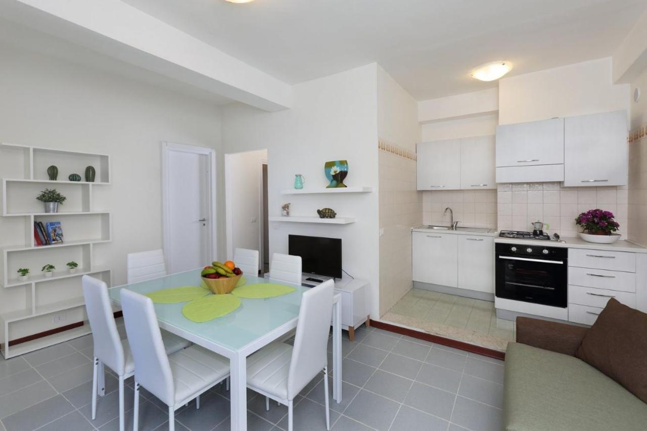 Il Cavalluccio Marino Apartment Санта Тереза ди Рива Екстериор снимка