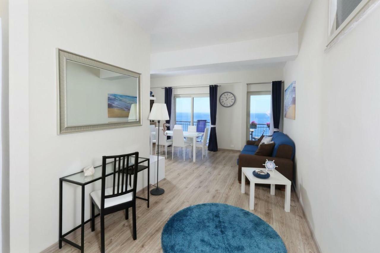 Il Cavalluccio Marino Apartment Санта Тереза ди Рива Екстериор снимка