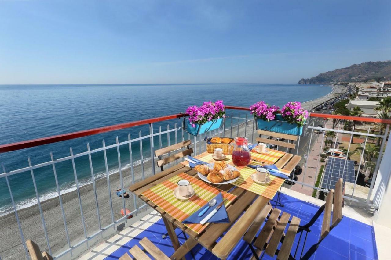 Il Cavalluccio Marino Apartment Санта Тереза ди Рива Екстериор снимка