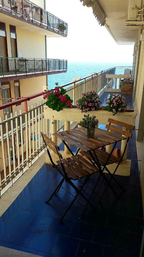 Il Cavalluccio Marino Apartment Санта Тереза ди Рива Екстериор снимка